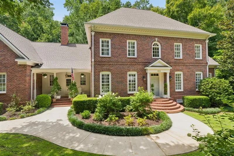 553 Bryn Mawr Lane NW Atlanta, GA 30327