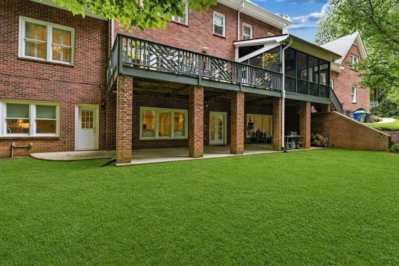 553 Bryn Mawr Lane NW Atlanta, GA 30327