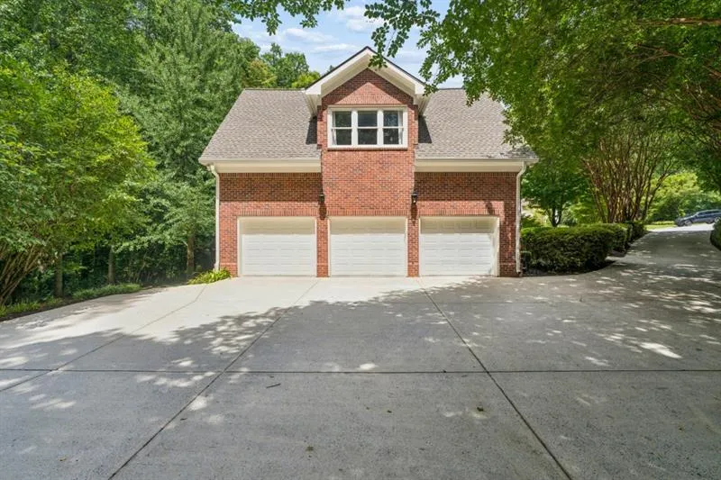 553 Bryn Mawr Lane NW Atlanta, GA 30327