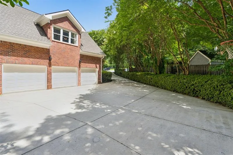 553 Bryn Mawr Lane NW Atlanta, GA 30327