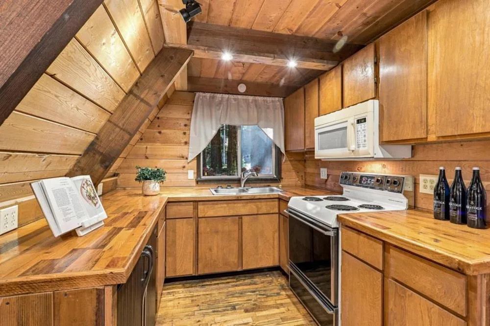 24500 Glenwood Drive Los Gatos, CA 95033