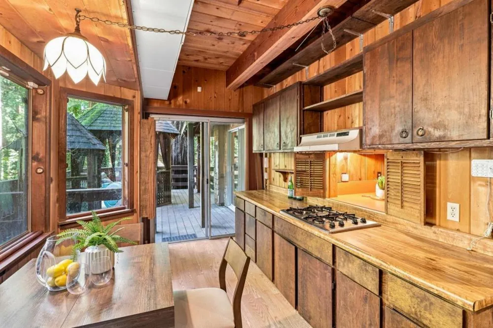 24500 Glenwood Drive Los Gatos, CA 95033