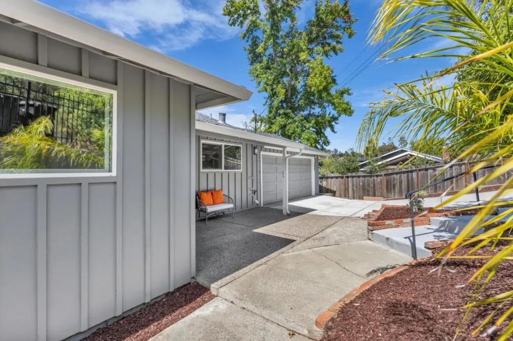 388 Ashford Avenue San Carlos, CA 94070