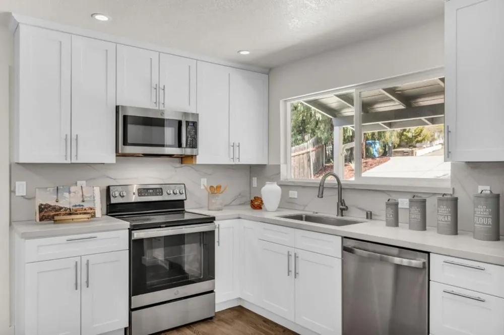 388 Ashford Avenue San Carlos, CA 94070
