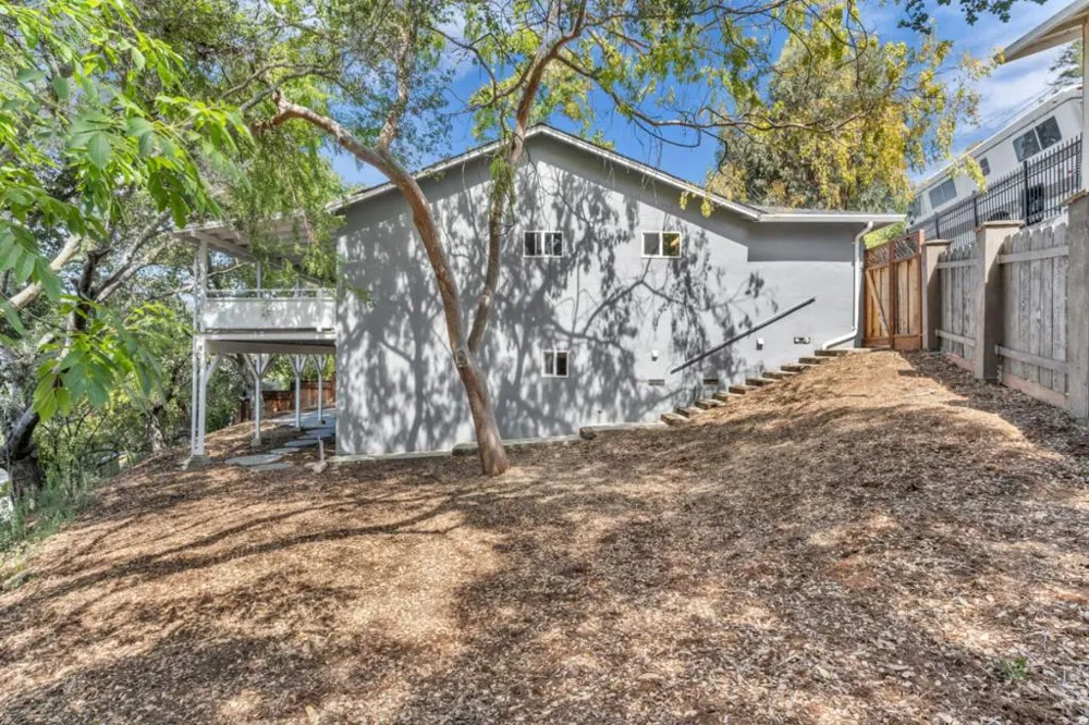 388 Ashford Avenue San Carlos, CA 94070