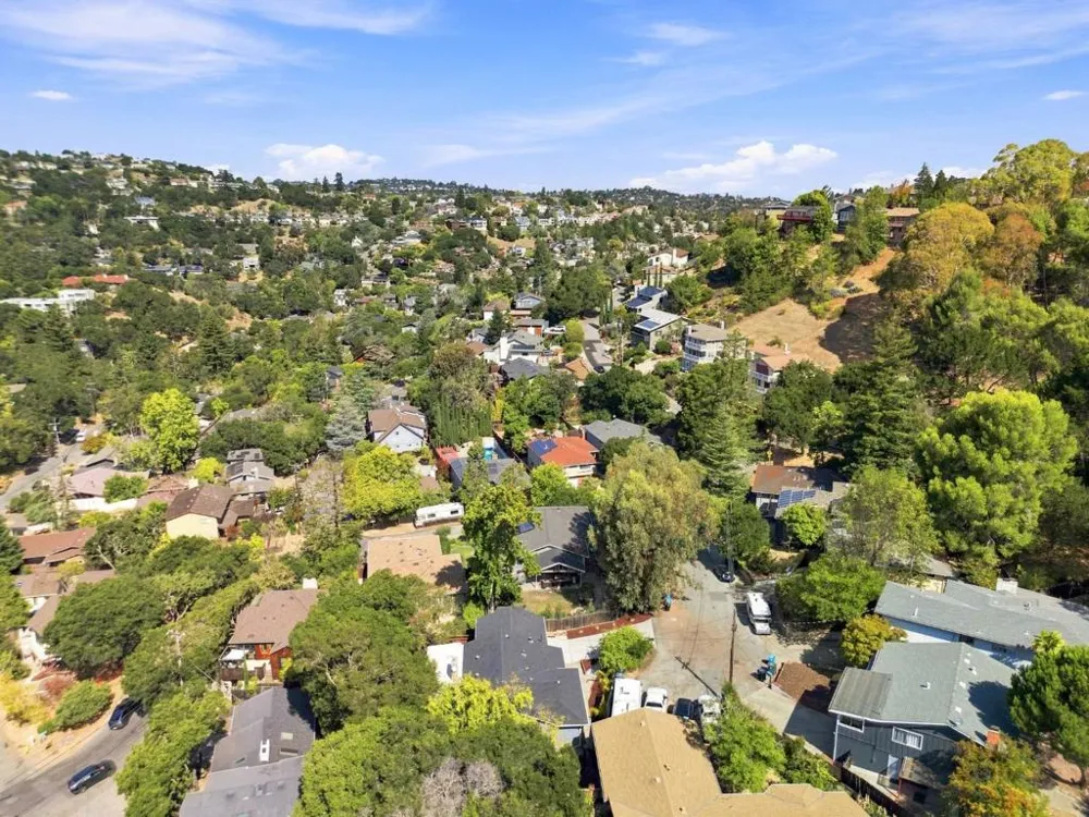 388 Ashford Avenue San Carlos, CA 94070