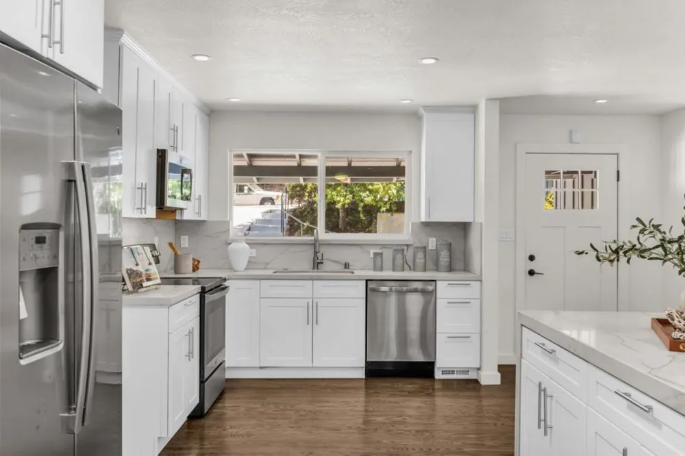 388 Ashford Avenue San Carlos, CA 94070
