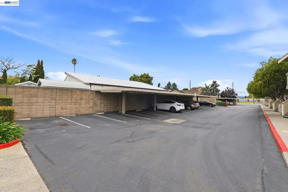 894 Lewelling Blvd #13 San Leandro, CA 94579