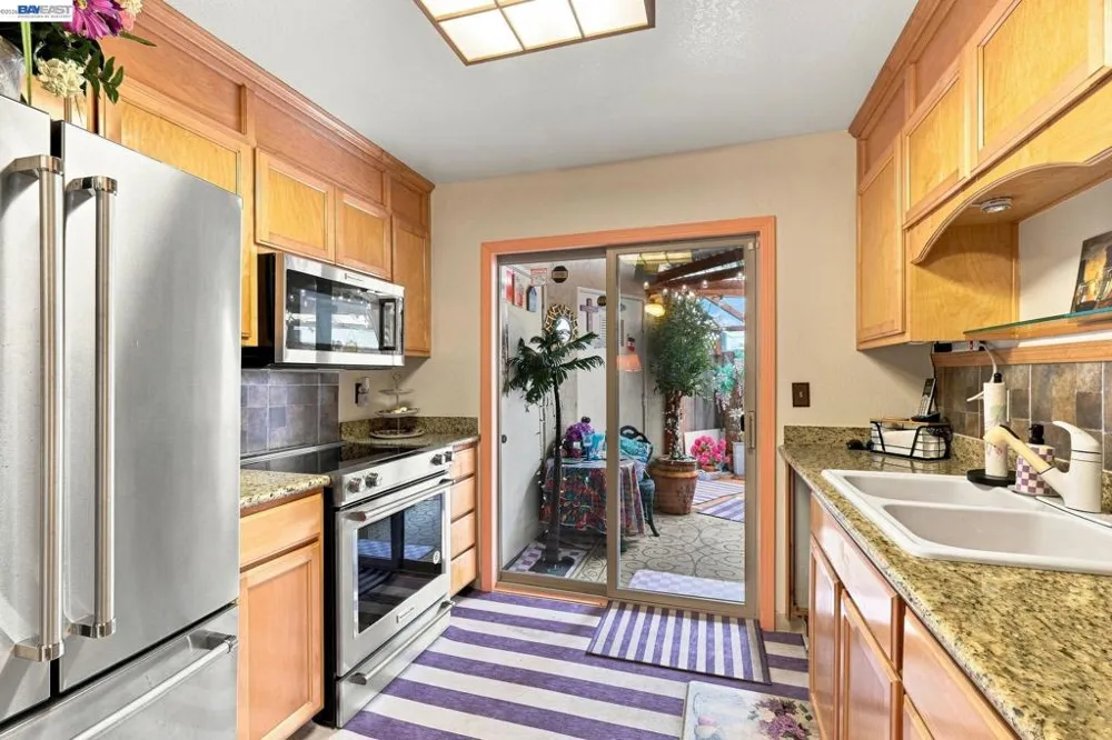 894 Lewelling Blvd #13 San Leandro, CA 94579