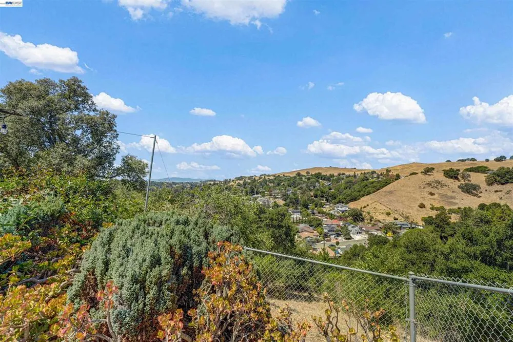 2547 Silvercrest Ct Pinole, CA 94564