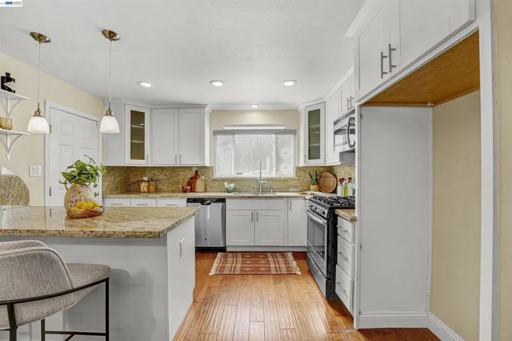 2547 Silvercrest Ct Pinole, CA 94564