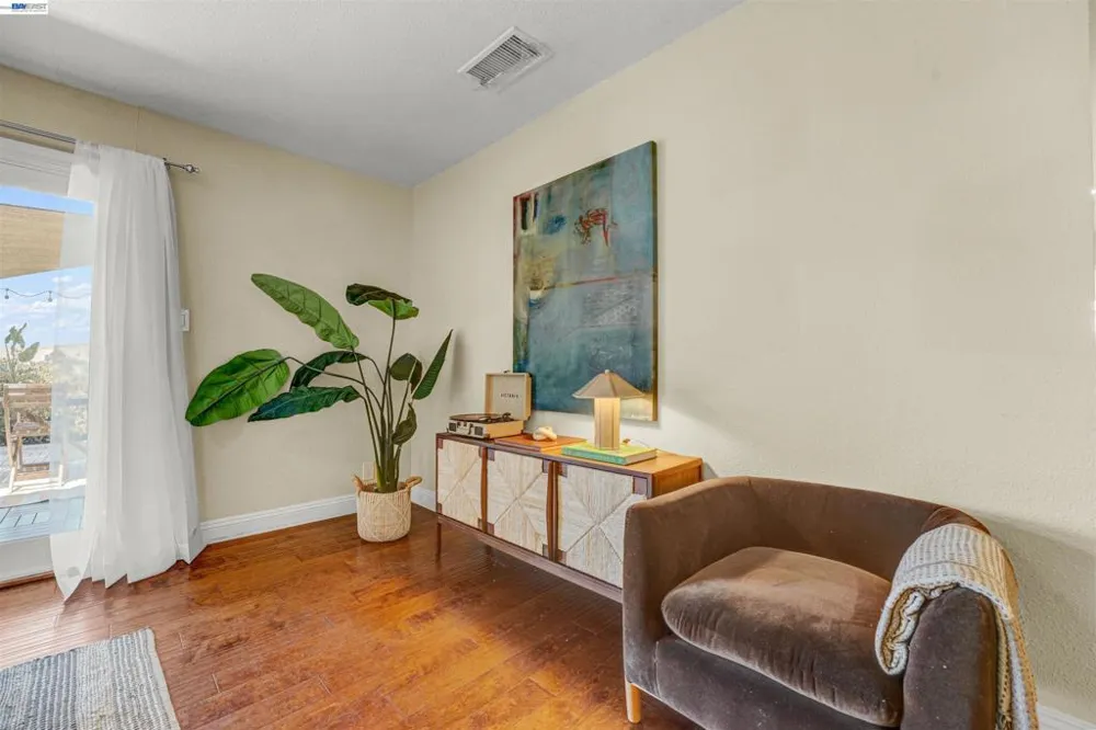 2547 Silvercrest Ct Pinole, CA 94564