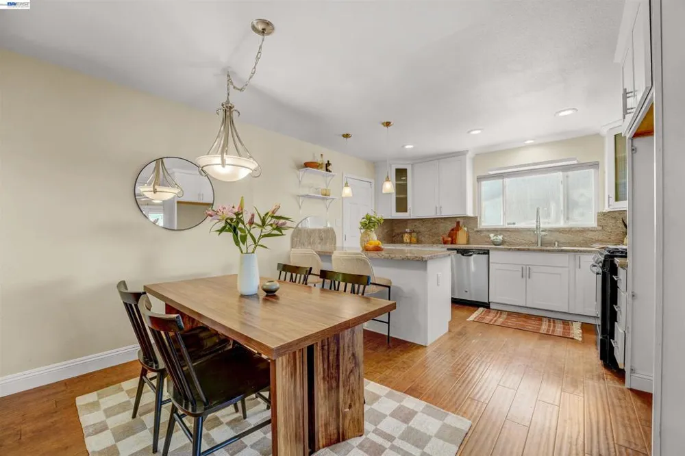 2547 Silvercrest Ct Pinole, CA 94564