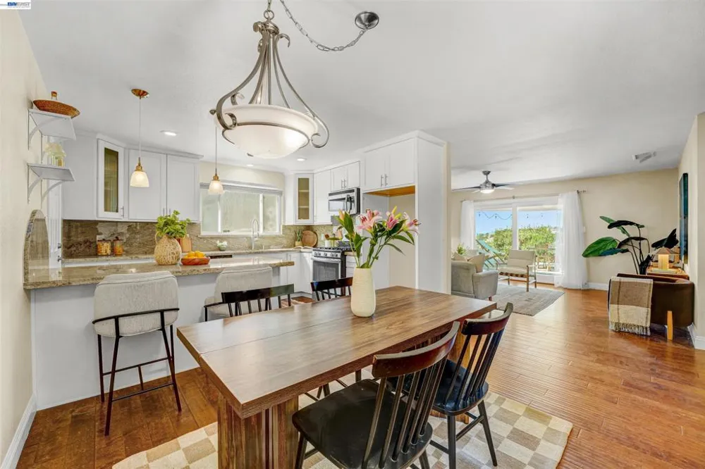 2547 Silvercrest Ct Pinole, CA 94564