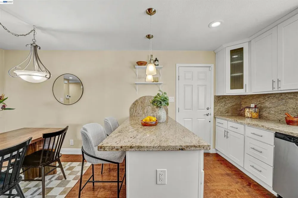 2547 Silvercrest Ct Pinole, CA 94564