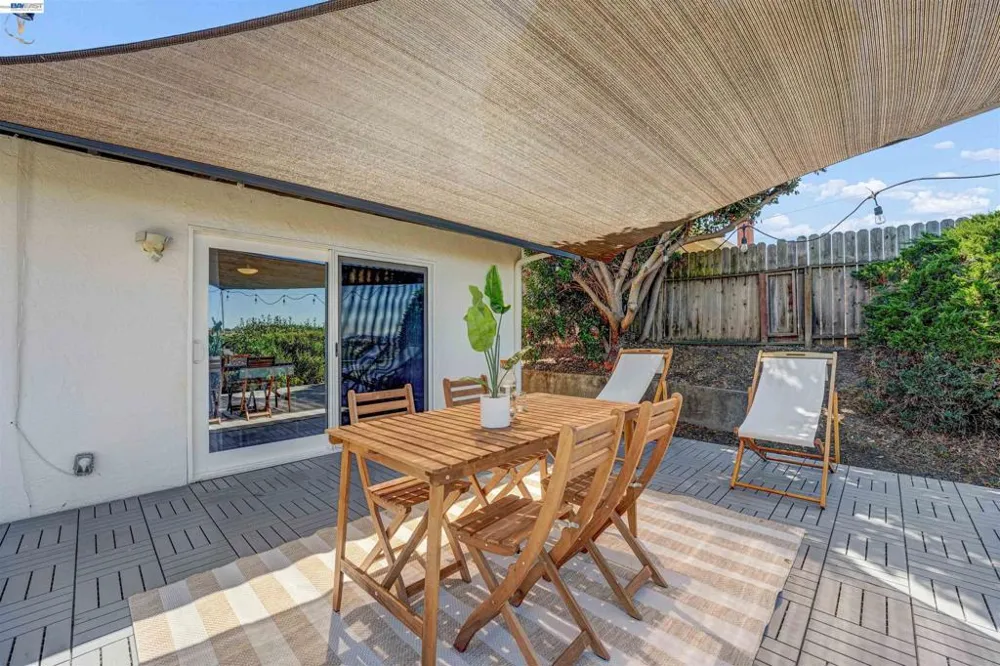 2547 Silvercrest Ct Pinole, CA 94564