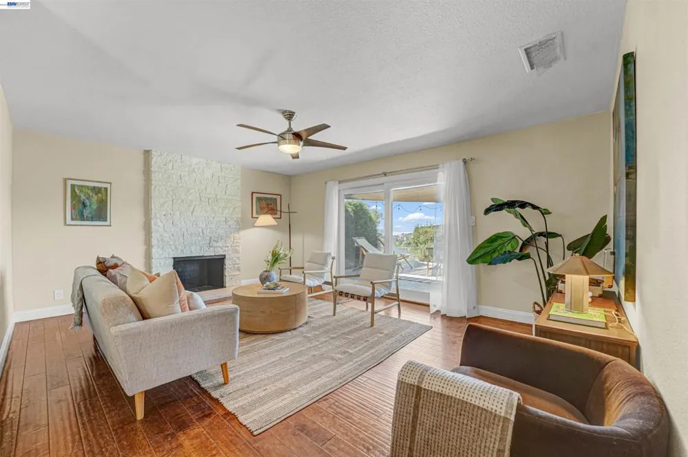 2547 Silvercrest Ct Pinole, CA 94564