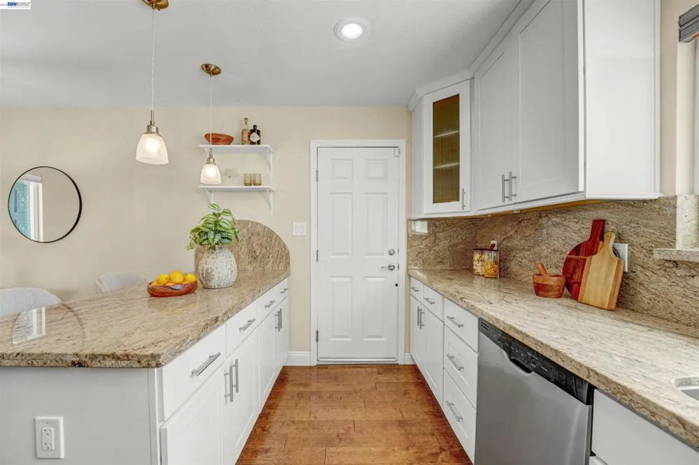 2547 Silvercrest Ct Pinole, CA 94564