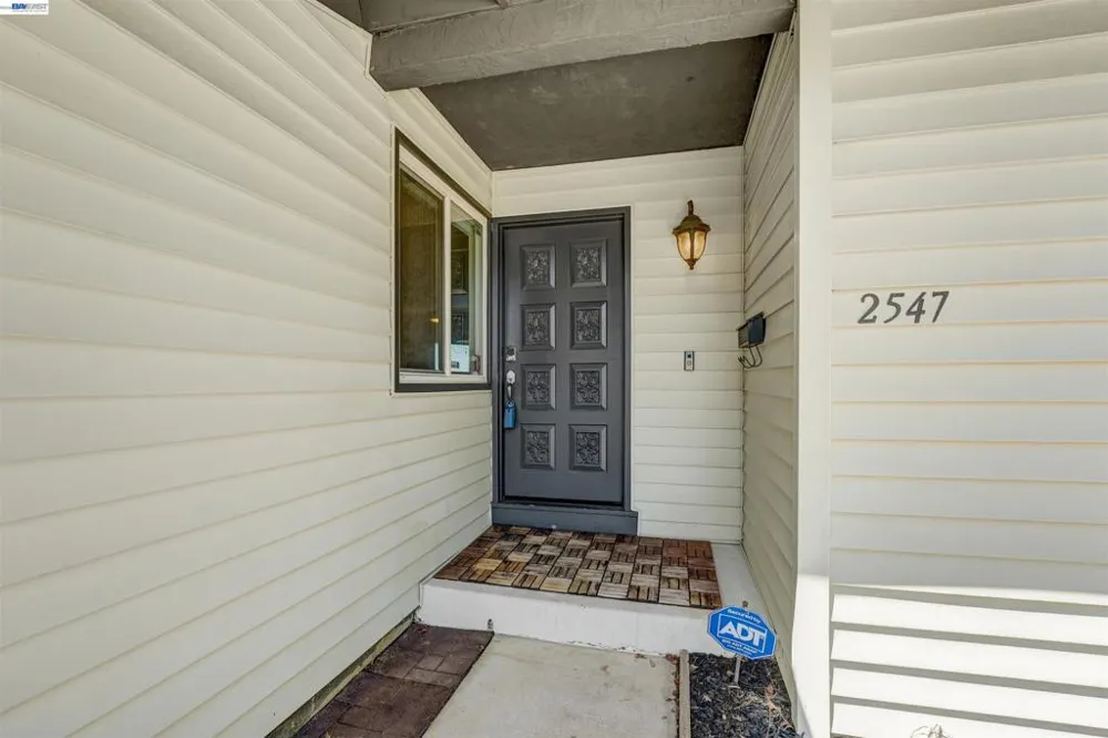 2547 Silvercrest Ct Pinole, CA 94564