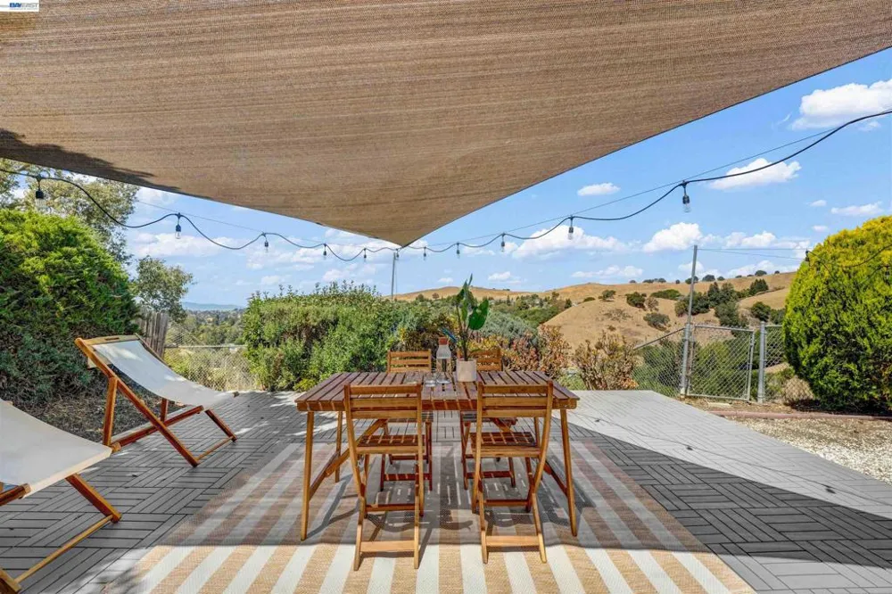 2547 Silvercrest Ct Pinole, CA 94564