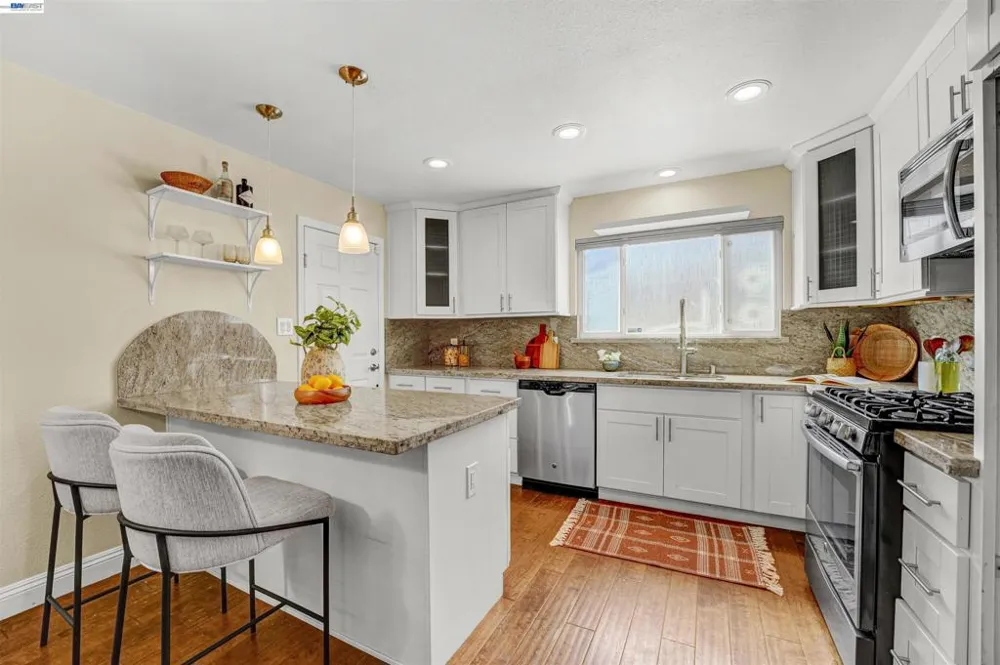 2547 Silvercrest Ct Pinole, CA 94564