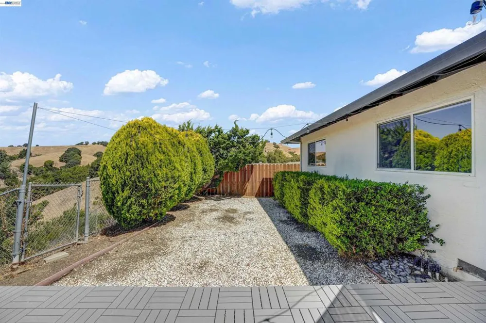 2547 Silvercrest Ct Pinole, CA 94564