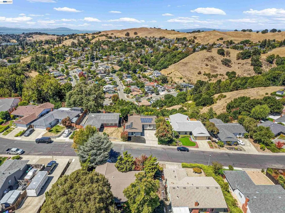 2547 Silvercrest Ct Pinole, CA 94564