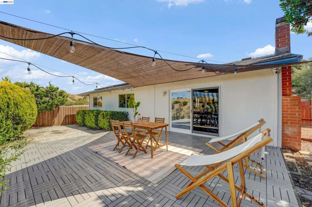 2547 Silvercrest Ct Pinole, CA 94564