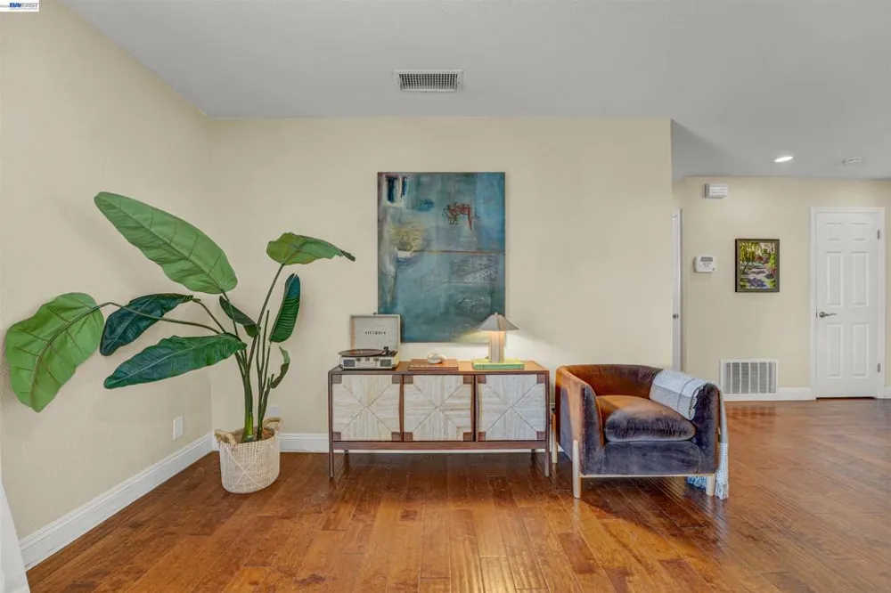 2547 Silvercrest Ct Pinole, CA 94564