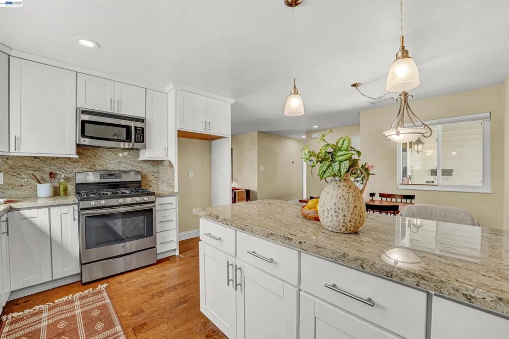 2547 Silvercrest Ct Pinole, CA 94564