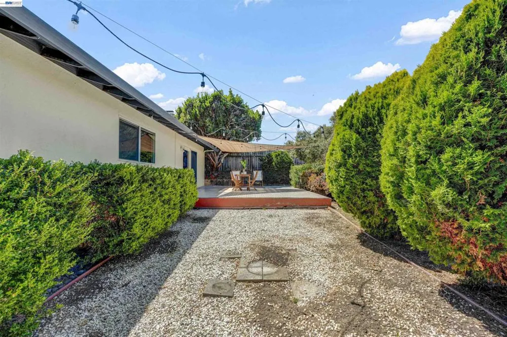 2547 Silvercrest Ct Pinole, CA 94564