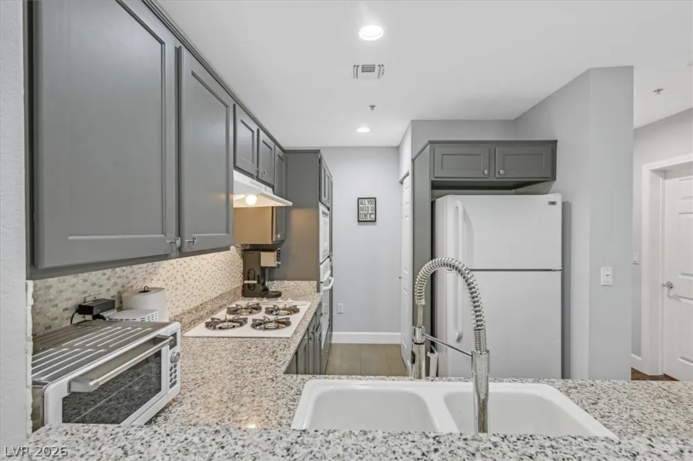 59 E Agate Avenue #206 Las Vegas, NV 89123