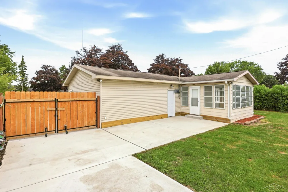 2904 Clayburn Road Saginaw Charter Township, MI 48603