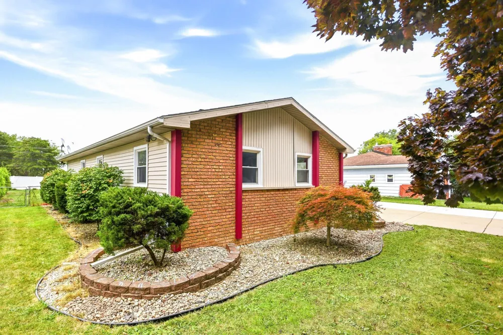2904 Clayburn Road Saginaw Charter Township, MI 48603