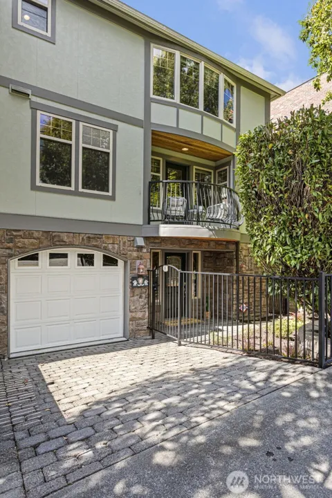 4423 Phinney Avenue #F