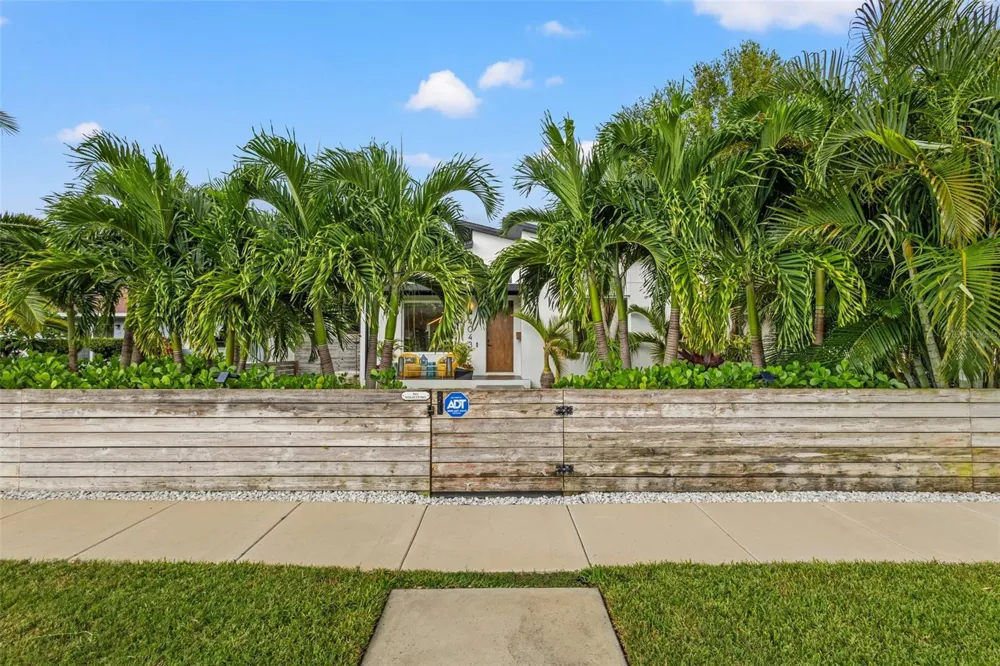 4043 7TH AVENUE St Petersburg, FL 33713