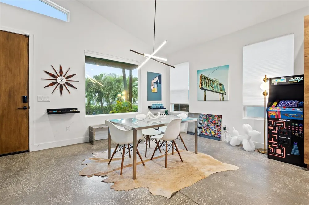 4043 7TH AVENUE St Petersburg, FL 33713