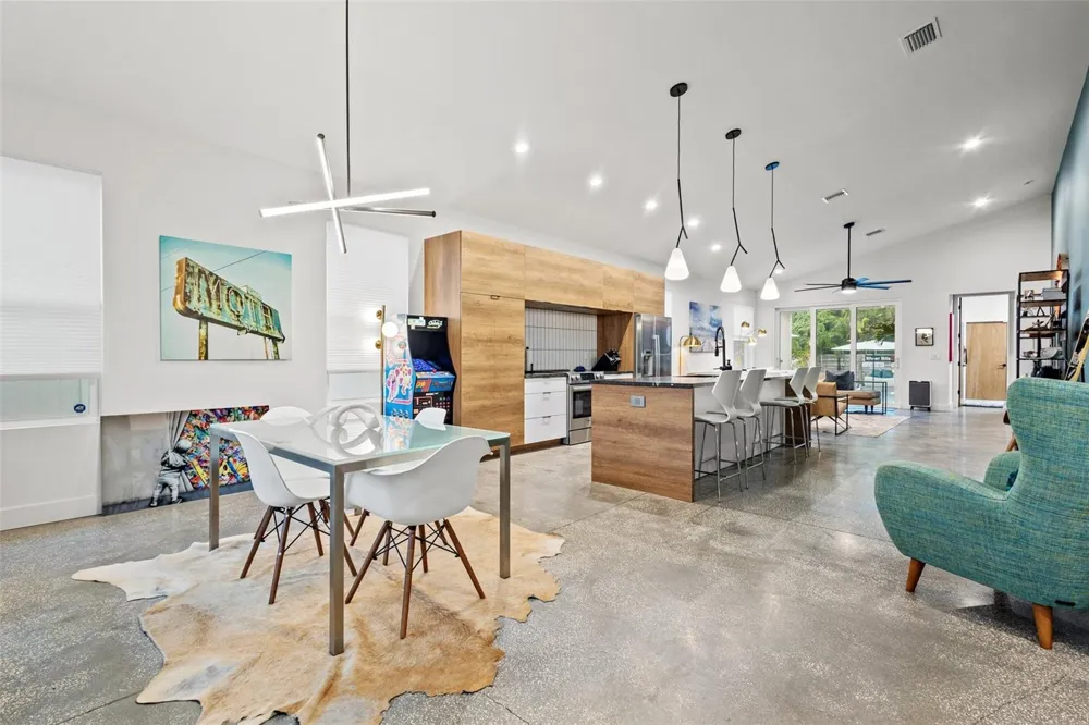 4043 7TH AVENUE St Petersburg, FL 33713