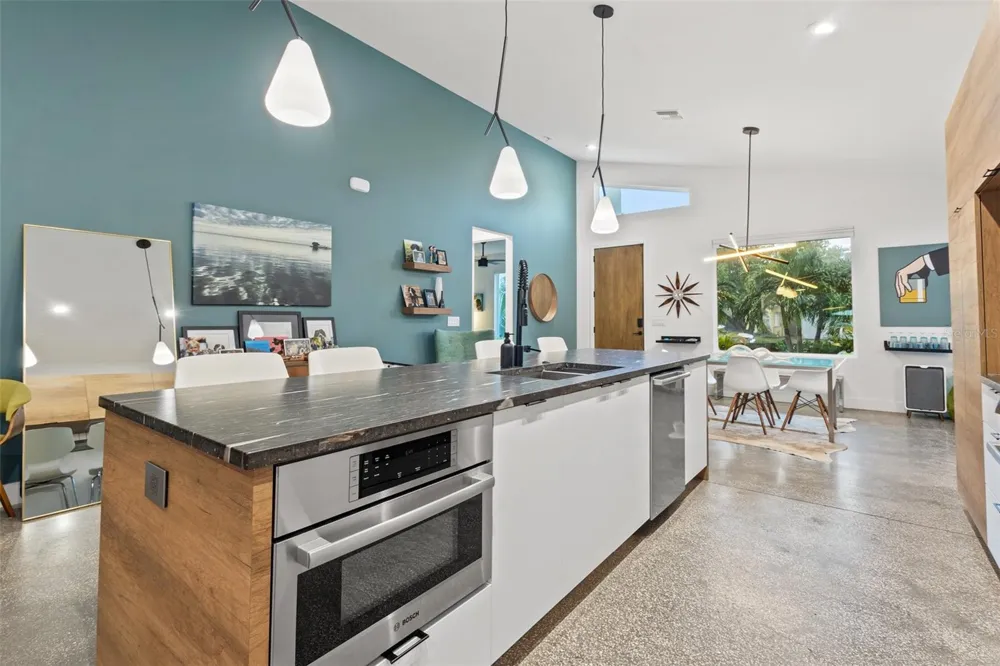 4043 7TH AVENUE St Petersburg, FL 33713