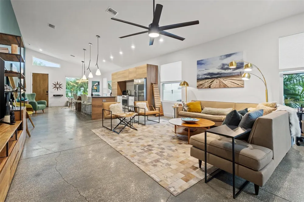 4043 7TH AVENUE St Petersburg, FL 33713