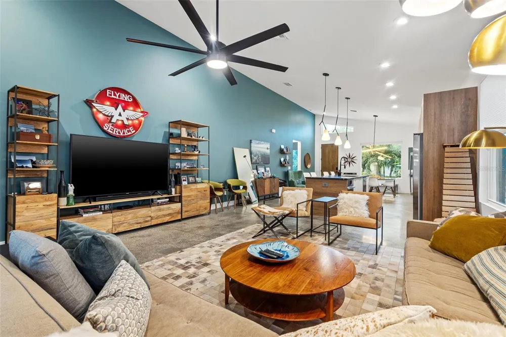 4043 7TH AVENUE St Petersburg, FL 33713