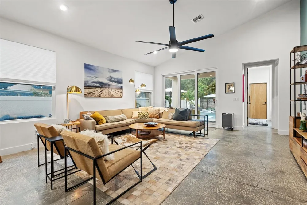4043 7TH AVENUE St Petersburg, FL 33713