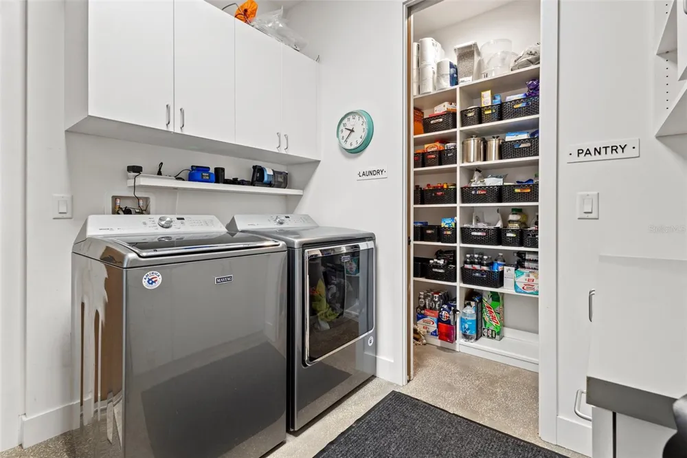 4043 7TH AVENUE St Petersburg, FL 33713