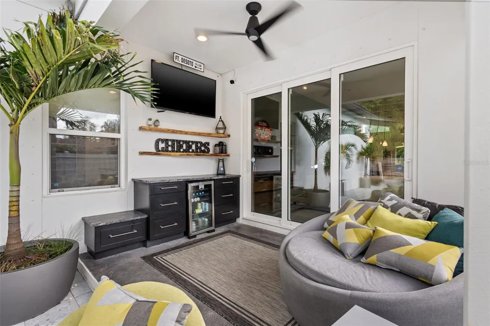 4043 7TH AVENUE St Petersburg, FL 33713