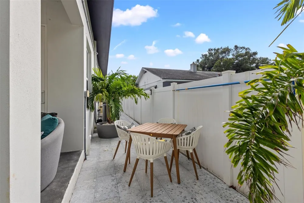 4043 7TH AVENUE St Petersburg, FL 33713