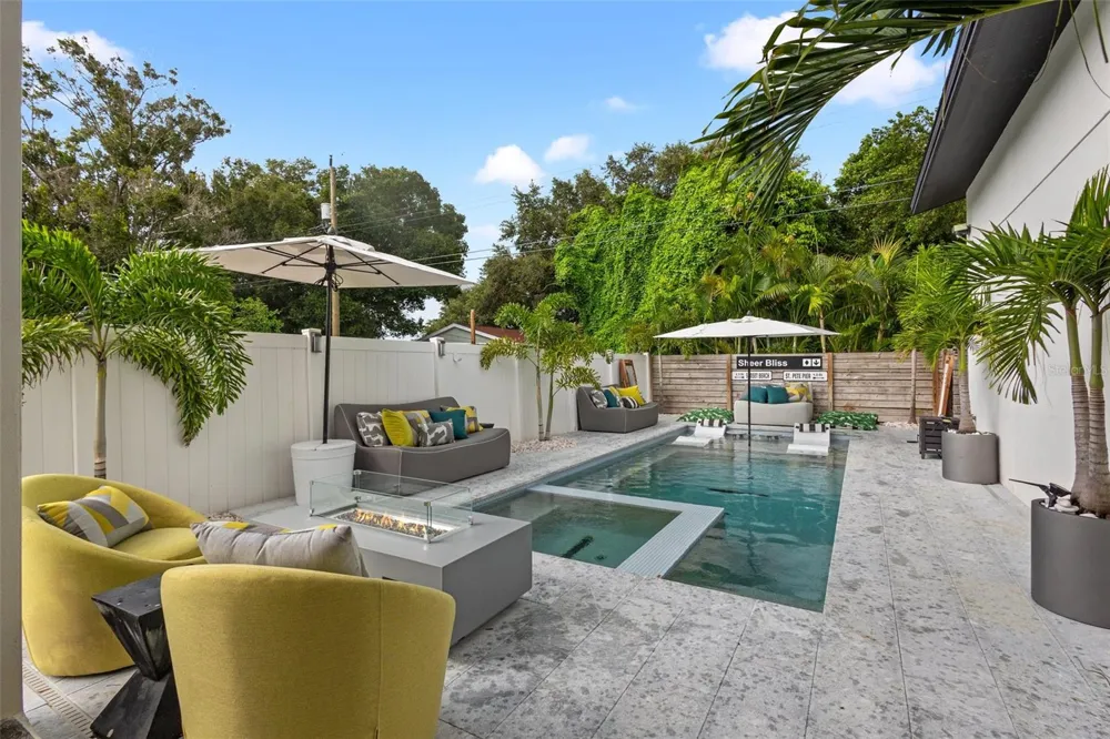 4043 7TH AVENUE St Petersburg, FL 33713