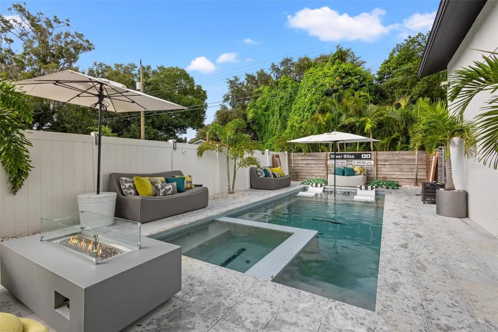 4043 7TH AVENUE St Petersburg, FL 33713
