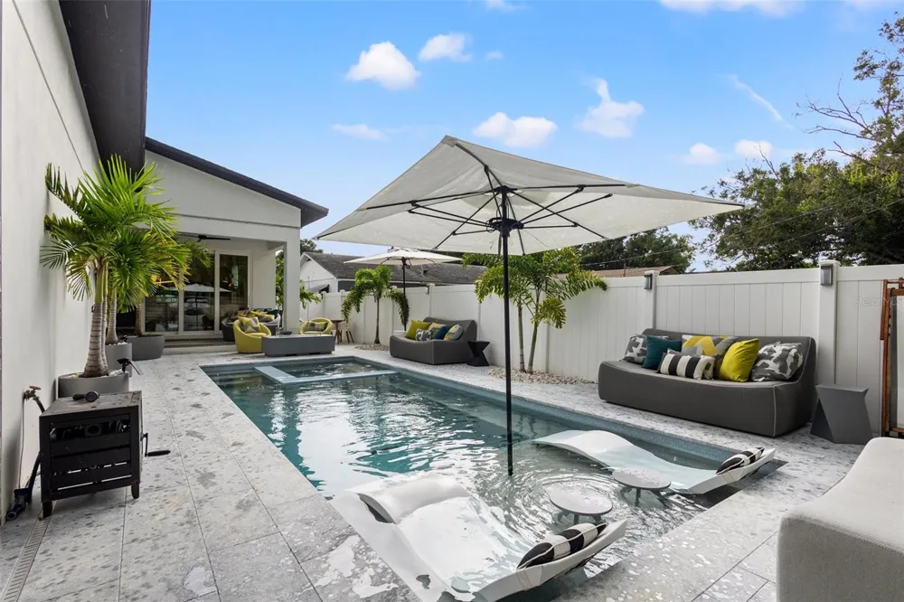 4043 7TH AVENUE St Petersburg, FL 33713