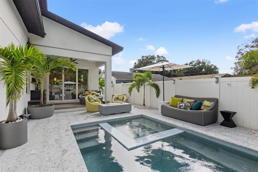 4043 7TH AVENUE St Petersburg, FL 33713