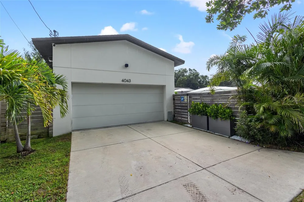 4043 7TH AVENUE St Petersburg, FL 33713